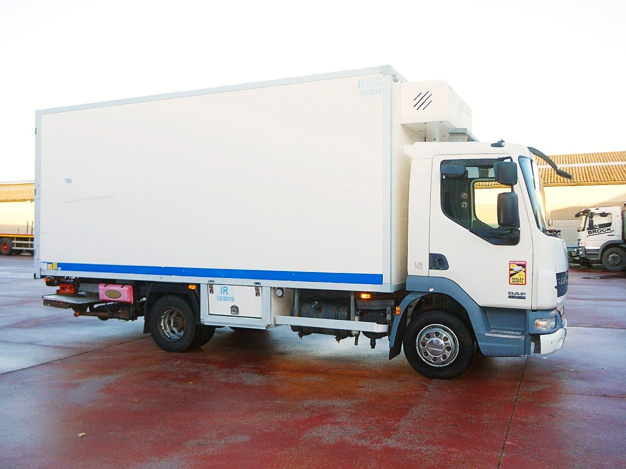 DAF LF 45.160 ISOTHERM KOFFER LADEBORDWAND - Camión frigorífico: foto 3 DAF LF 45.160 ISOTHERM KOFFER LADEBORDWAND - Camión frigorífico: foto 3