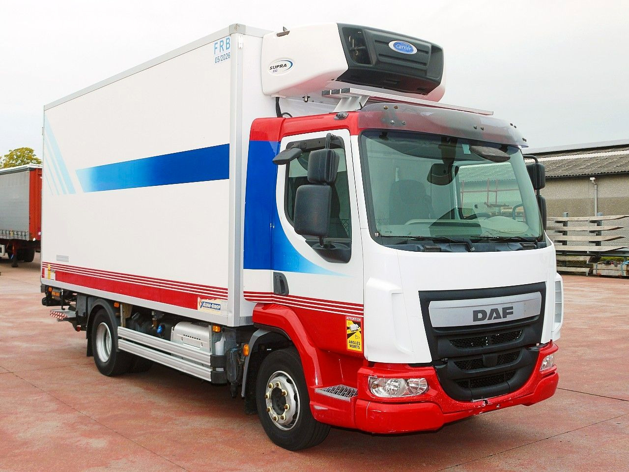 DAF LF FA 10.180 FLEISH KUHLKOFFER CARRIER SUPRA 550 - Camión frigorífico: foto 2 DAF LF FA 10.180 FLEISH KUHLKOFFER CARRIER SUPRA 550 - Camión frigorífico: foto 2