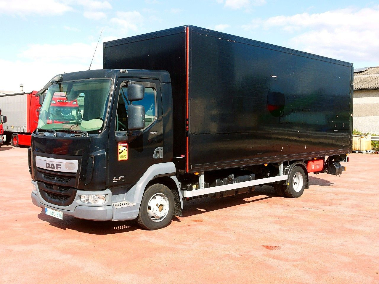 DAF LF FA 180 MEUBEL KOFFER LBW LUFT FEDERUNG AIRCO - Camión caja cerrada: foto 4 DAF LF FA 180 MEUBEL KOFFER LBW LUFT FEDERUNG AIRCO - Camión caja cerrada: foto 4