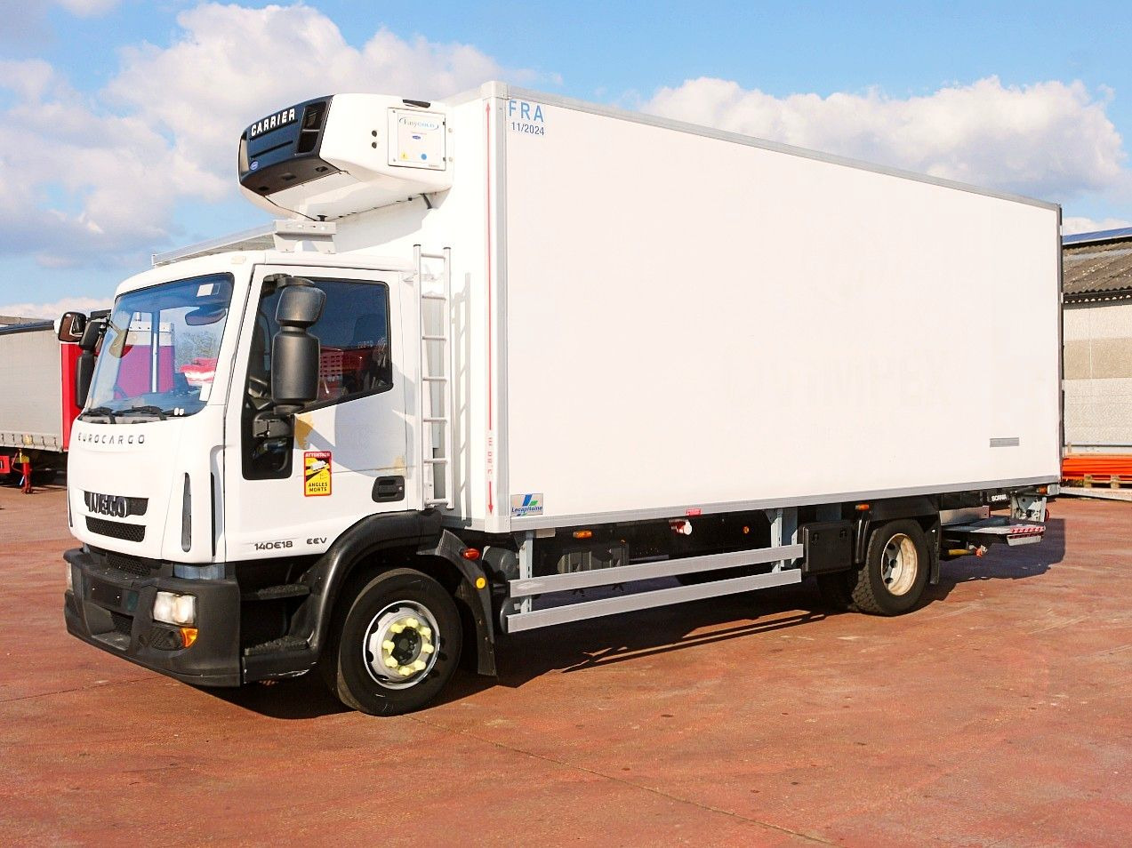 Iveco 140E18 FLEISH KUHLKOFFER CARRIER SUPRA 550 LBW Iveco 140E18 FLEISH KUHLKOFFER CARRIER SUPRA 550 LBW - Camión frigorífico: foto 4 Iveco 140E18 FLEISH KUHLKOFFER CARRIER SUPRA 550 LBW Iveco 140E18 FLEISH KUHLKOFFER CARRIER SUPRA 550 LBW - Camión frigorífico: foto 4