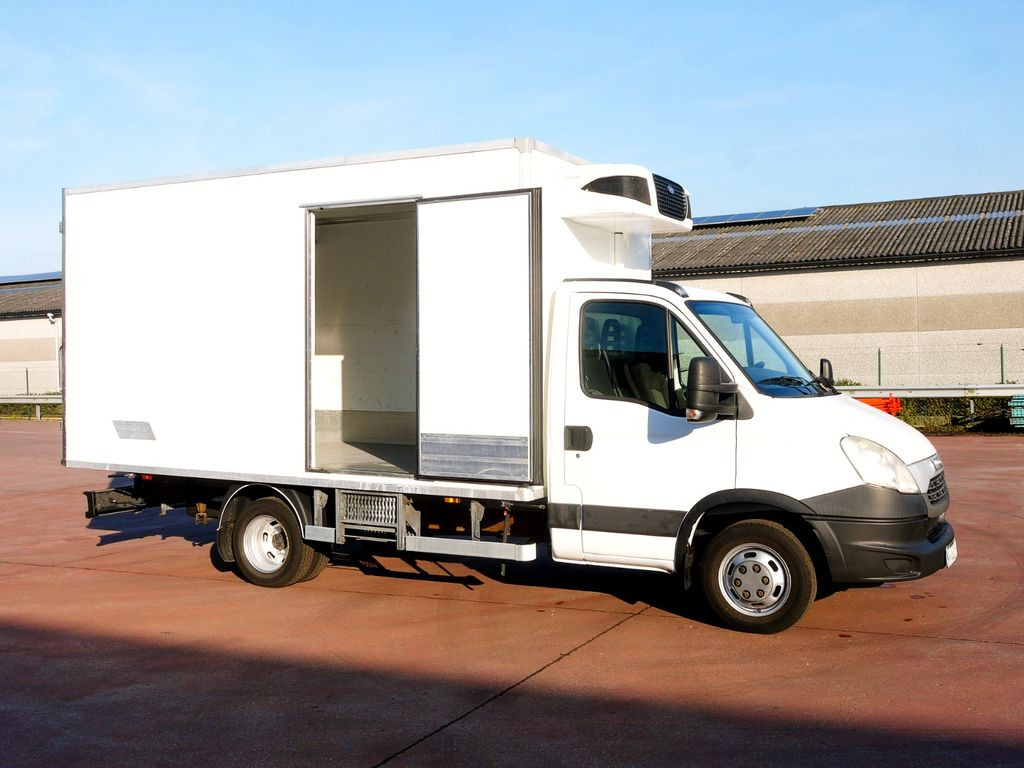 Iveco 35C13 DAILY KUHLKOFFER 4.4m CARIER PULSOR 600 MT - Furgoneta frigorifica: foto 4 Iveco 35C13 DAILY KUHLKOFFER 4.4m CARIER PULSOR 600 MT - Furgoneta frigorifica: foto 4