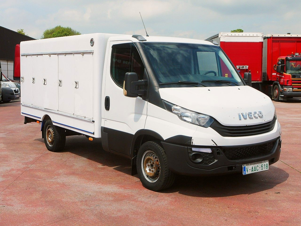Iveco 35S12 DAILY ISOTHERM KOFFER 5 TURIG / AIRCO - Furgoneta frigorifica: foto 2 Iveco 35S12 DAILY ISOTHERM KOFFER 5 TURIG / AIRCO - Furgoneta frigorifica: foto 2