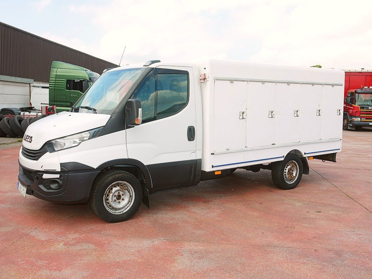 Iveco 35S12 DAILY ISOTHERM KOFFER 5 TURIG / AIRCO - Furgoneta frigorifica: foto 4 Iveco 35S12 DAILY ISOTHERM KOFFER 5 TURIG / AIRCO - Furgoneta frigorifica: foto 4