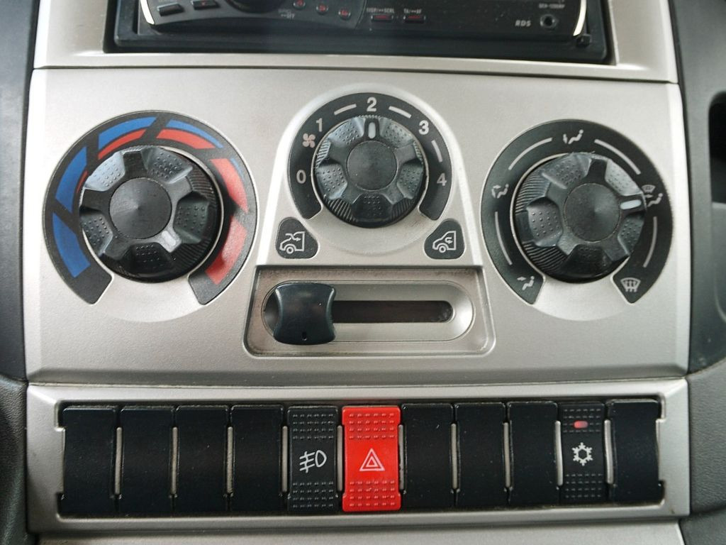 Furgoneta frigorifica Iveco 60C15 65 70 DAILY KUHLKOFFER THERMOKING V500 A/C Iveco 60C15 65 70 DAILY KUHLKOFFER THERMOKING V500 A/C: foto 15