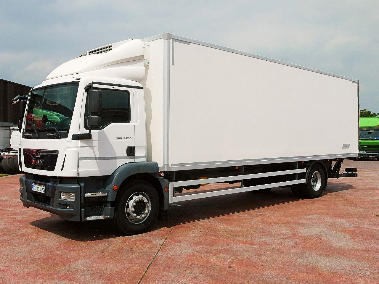 MAN TGM 18.250 KUHLKOFFER THERMOKING V800 MT A/C - Camión frigorífico: foto 4 MAN TGM 18.250 KUHLKOFFER THERMOKING V800 MT A/C - Camión frigorífico: foto 4