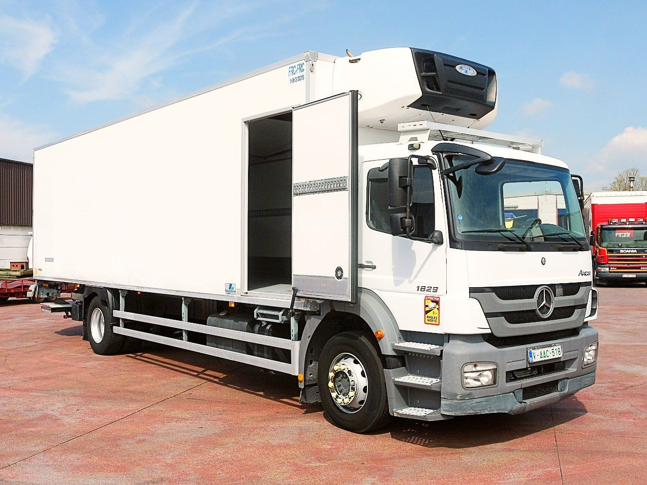 Mercedes-Benz 1829 AXOR KUHLKOFFER CARRIER SUPRA 950 MULTI A/C - Camión frigorífico: foto 3 Mercedes-Benz 1829 AXOR KUHLKOFFER CARRIER SUPRA 950 MULTI A/C - Camión frigorífico: foto 3