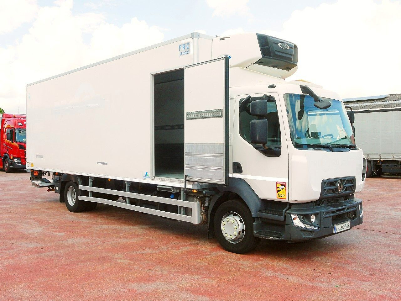 Renault D 16 250 KUHLKOFER CARRIER SUPRA 850 / KLIMA A/C - Camión frigorífico: foto 3 Renault D 16 250 KUHLKOFER CARRIER SUPRA 850 / KLIMA A/C - Camión frigorífico: foto 3