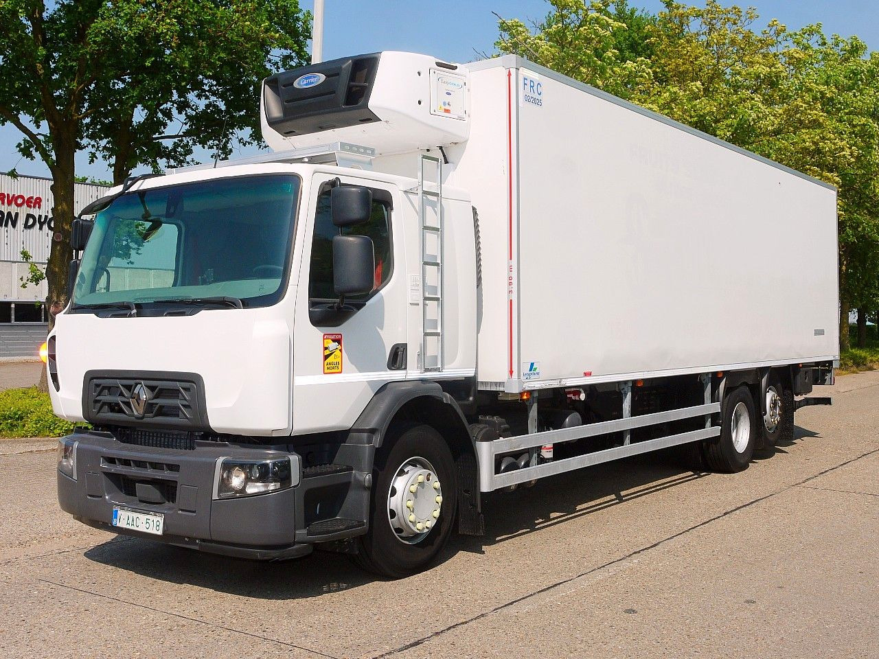 Renault D 26.320 6x2 KUHLKOFFER CARRIER SUPRA 850 XL CAB - Camión frigorífico: foto 2 Renault D 26.320 6x2 KUHLKOFFER CARRIER SUPRA 850 XL CAB - Camión frigorífico: foto 2