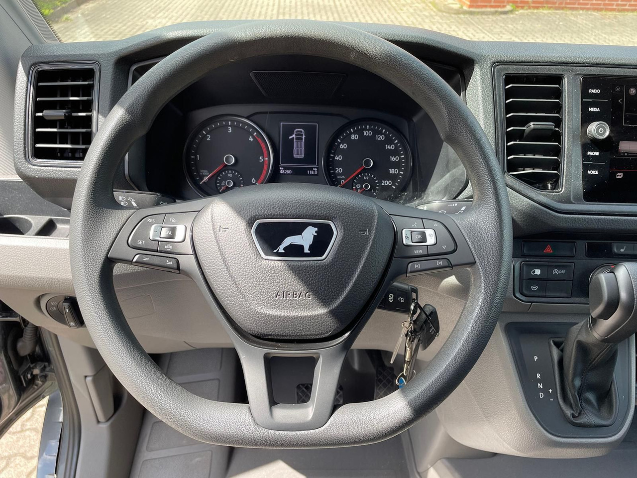 Coche MAN TGE 3.160 L3H3 MIXTO LED AHK NAVI GRA RWD SITZH: foto 8