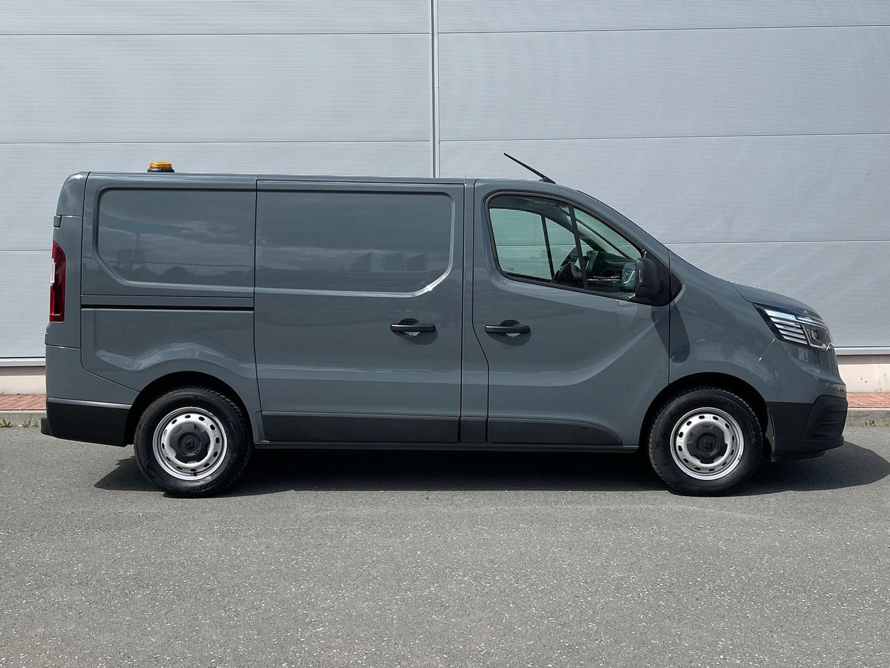 Renault Trafic Kasten RED EDITION L1H1 AHK LED DAB MFL - Furgón: foto 5 Renault Trafic Kasten RED EDITION L1H1 AHK LED DAB MFL - Furgón: foto 5