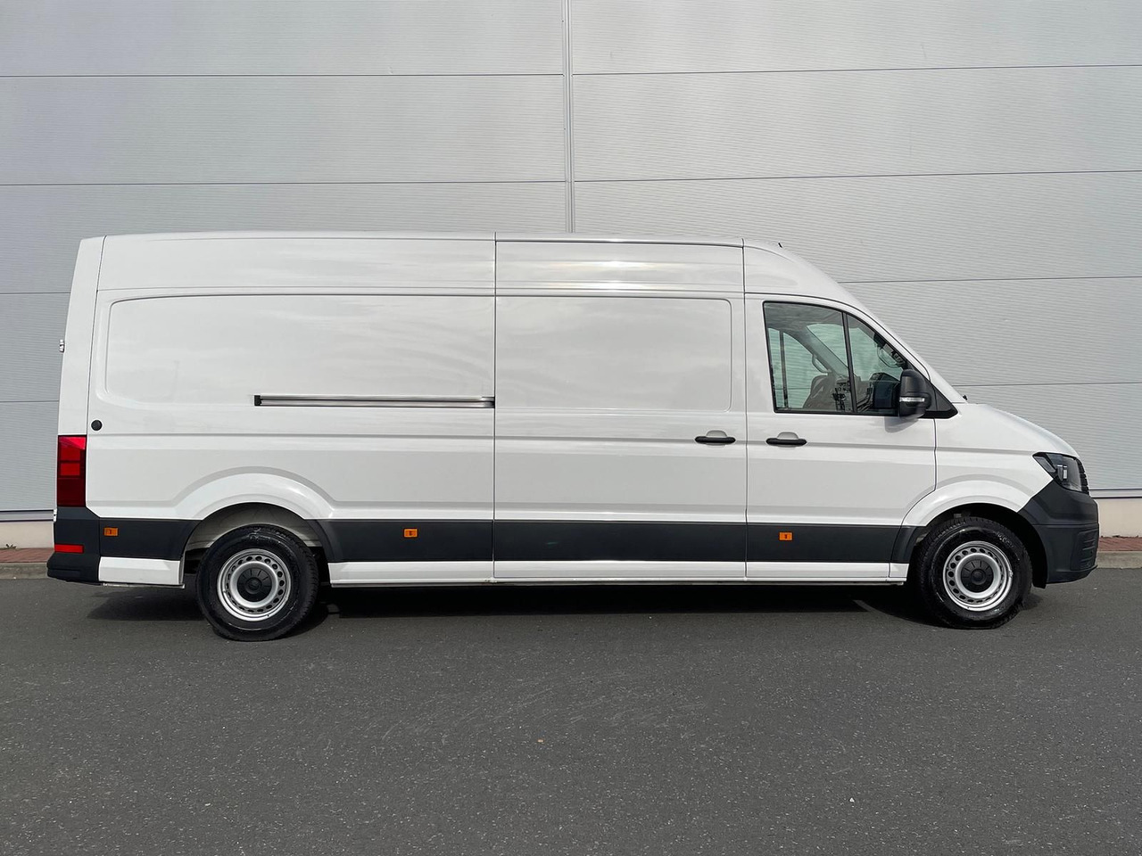 Volkswagen Crafter Kasten 35 L4H3 MFL DAB KLIMA KAMERA - Furgoneta de pasajeros: foto 5 Volkswagen Crafter Kasten 35 L4H3 MFL DAB KLIMA KAMERA - Furgoneta de pasajeros: foto 5