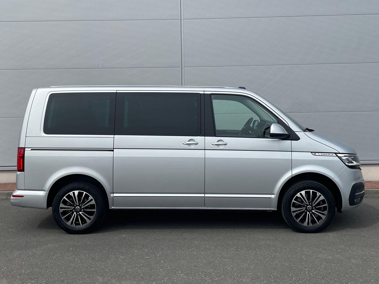 Volkswagen T6.1 Caravelle Highline STANDHZ NAVI LEDER PDC - Furgoneta de pasajeros: foto 5 Volkswagen T6.1 Caravelle Highline STANDHZ NAVI LEDER PDC - Furgoneta de pasajeros: foto 5