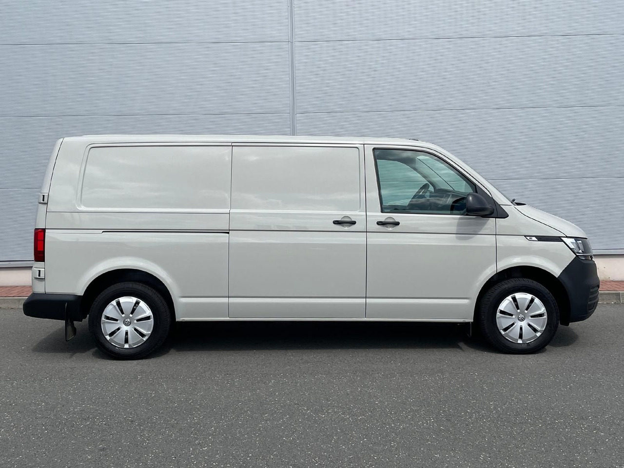 Volkswagen T6.1 Transporter Kasten LR TEMPOMAT KAMERA KLIMA - Furgoneta de pasajeros: foto 5 Volkswagen T6.1 Transporter Kasten LR TEMPOMAT KAMERA KLIMA - Furgoneta de pasajeros: foto 5