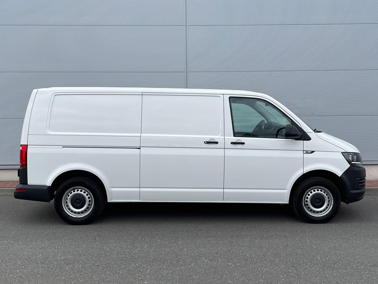Volkswagen T6 Transporter 2.0 TDI PDC KLIMA - Furgón: foto 5 Volkswagen T6 Transporter 2.0 TDI PDC KLIMA - Furgón: foto 5