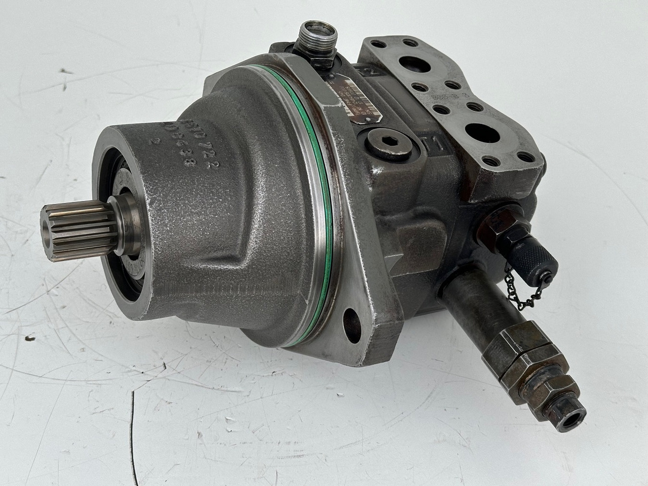 Liebherr Original Hydraulikeinbaumotor FMF045. ID-Nr.12464105. SAT250/287. LH18M, LH22C, LH22M, LH24M, LH26EC, LH26EM, LH26M. #12464105.20985# - Reductor de giro para Maquinaria de construcción: foto 1 Liebherr Original Hydraulikeinbaumotor FMF045. ID-Nr.12464105. SAT250/287. LH18M, LH22C, LH22M, LH24M, LH26EC, LH26EM, LH26M. #12464105.20985# - Reductor de giro para Maquinaria de construcción: foto 1