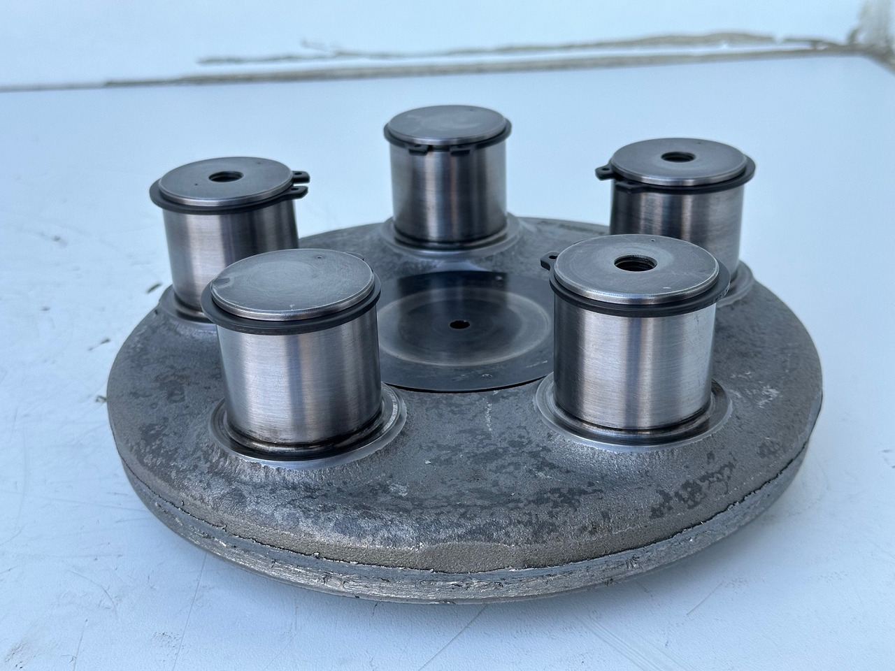 Liebherr Planetenträger ID-Nr.90208014. SAT275A290. R922 LC-1486, R924 LC-1487. #90208014.06.08.01# - Reductor de giro para Excavadora de cadenas: foto 2 Liebherr Planetenträger ID-Nr.90208014. SAT275A290. R922 LC-1486, R924 LC-1487. #90208014.06.08.01# - Reductor de giro para Excavadora de cadenas: foto 2