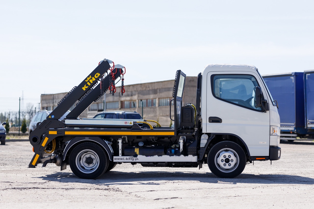 MITSUBISHI Fuso Canter 9C18 - Camión portacontenedor de cadenas: foto 2 MITSUBISHI Fuso Canter 9C18 - Camión portacontenedor de cadenas: foto 2