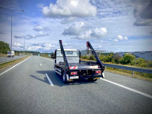 Mitsubishi Fuso 9C18 bramowiec BR6 - Camión portacontenedor de cadenas: foto 4 Mitsubishi Fuso 9C18 bramowiec BR6 - Camión portacontenedor de cadenas: foto 4