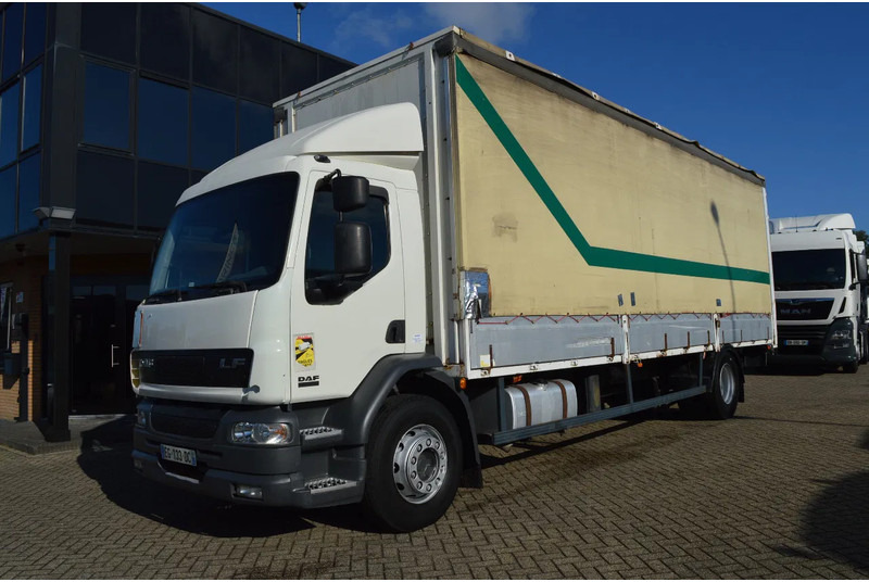 DAF CF 250 * EURO3 * MANUAL * 4X2 * - Camión lona: foto 1 DAF CF 250 * EURO3 * MANUAL * 4X2 * - Camión lona: foto 1