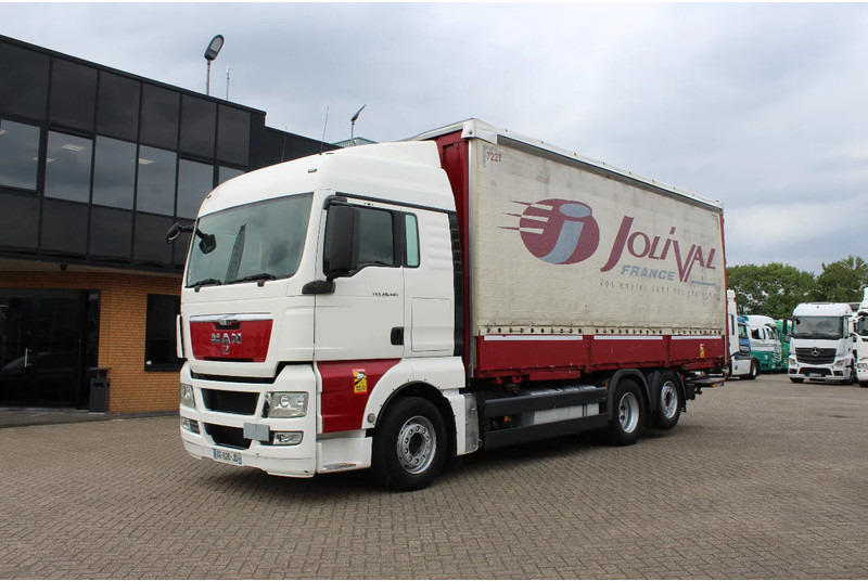 MAN TGX 26.440 * EURO5 * 6X2 * LIFT AXLE * - Camión lona: foto 1 MAN TGX 26.440 * EURO5 * 6X2 * LIFT AXLE * - Camión lona: foto 1