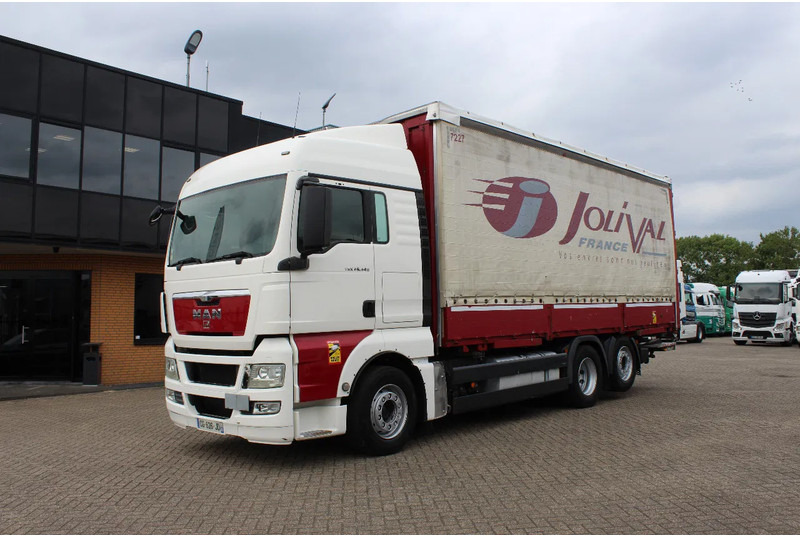 MAN TGX 26.440 * EURO5 * 6X2 * LIFT AXLE * - Camión lona: foto 2 MAN TGX 26.440 * EURO5 * 6X2 * LIFT AXLE * - Camión lona: foto 2