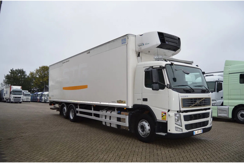 Volvo FM 370 * EURO5 * CARRIER SUPRA 950 SILENT * 6X2 * - Camión frigorífico: foto 4 Volvo FM 370 * EURO5 * CARRIER SUPRA 950 SILENT * 6X2 * - Camión frigorífico: foto 4