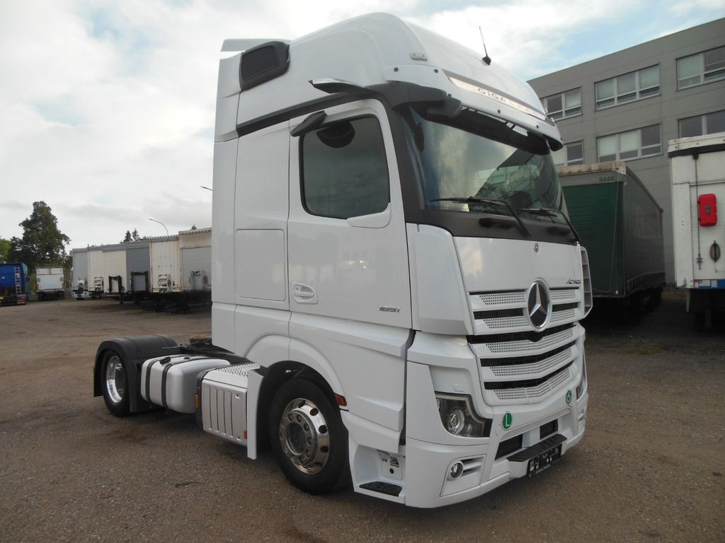 Mercedes-Benz ACTROS 1851,LOWDECK,STANDKLIMA,ALU FELGEN,TOP!!! - Cabeza tractora: foto 2 Mercedes-Benz ACTROS 1851,LOWDECK,STANDKLIMA,ALU FELGEN,TOP!!! - Cabeza tractora: foto 2