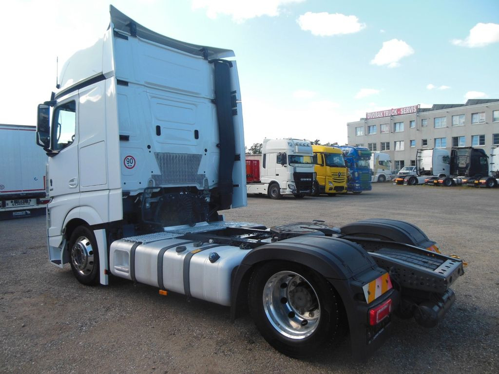 Mercedes-Benz ACTROS 1851,LOWDECK,STANDKLIMA,ALU FELGEN,TOP!!! - Cabeza tractora: foto 4 Mercedes-Benz ACTROS 1851,LOWDECK,STANDKLIMA,ALU FELGEN,TOP!!! - Cabeza tractora: foto 4