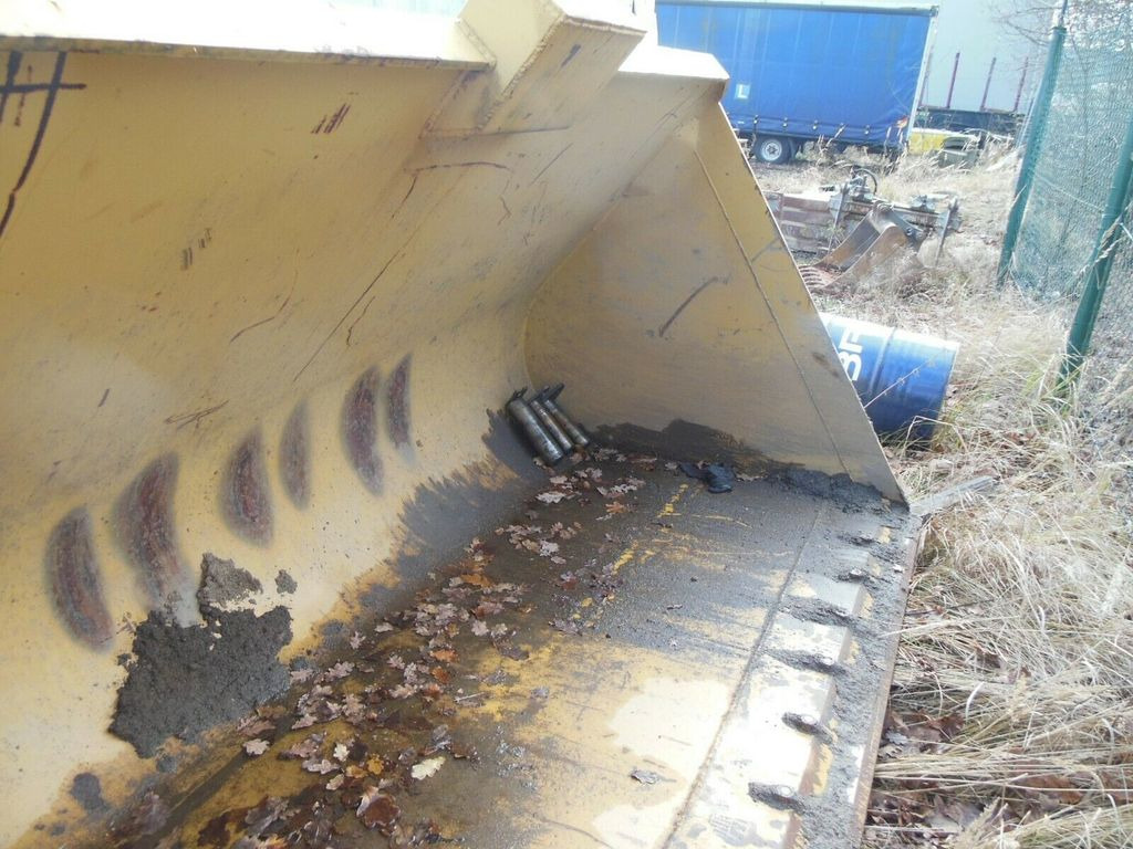 Volvo L120 - Schaufel 3,8m3 Volvo L120 - Schaufel 3,8m3 - Cazo cargador: foto 4 Volvo L120 - Schaufel 3,8m3 Volvo L120 - Schaufel 3,8m3 - Cazo cargador: foto 4