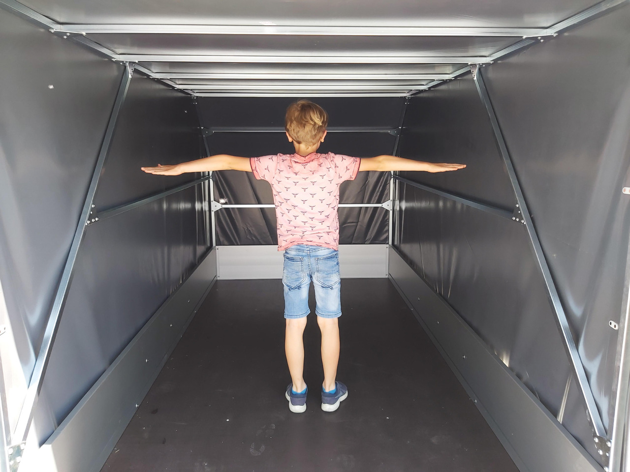 Aluliner Planen Anhänger GTT 2000 301x151x150cm Plane grau schräg (M) 2000kg Aktion - Remolque con toldo: foto 5 Aluliner Planen Anhänger GTT 2000 301x151x150cm Plane grau schräg (M) 2000kg Aktion - Remolque con toldo: foto 5