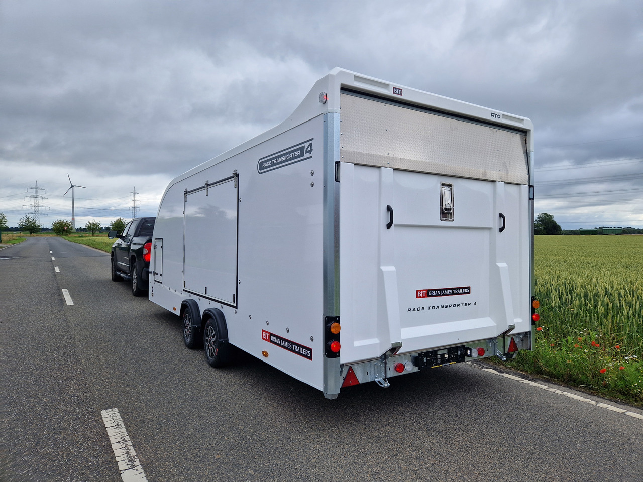 Remolque portavehículos BJT Race Transporter 4 550x212x188cm weiss E Winde Frontstauraum ASR Alufelgen dark 3500kg Modell 24: foto 8