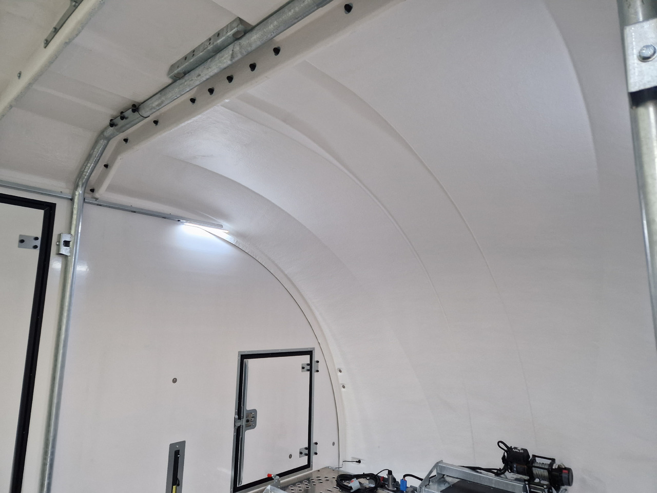 Remolque portavehículos BJT Race Transporter 6 396-3060 650x235x189cm black RFS ASR 13" 3500kg: foto 7