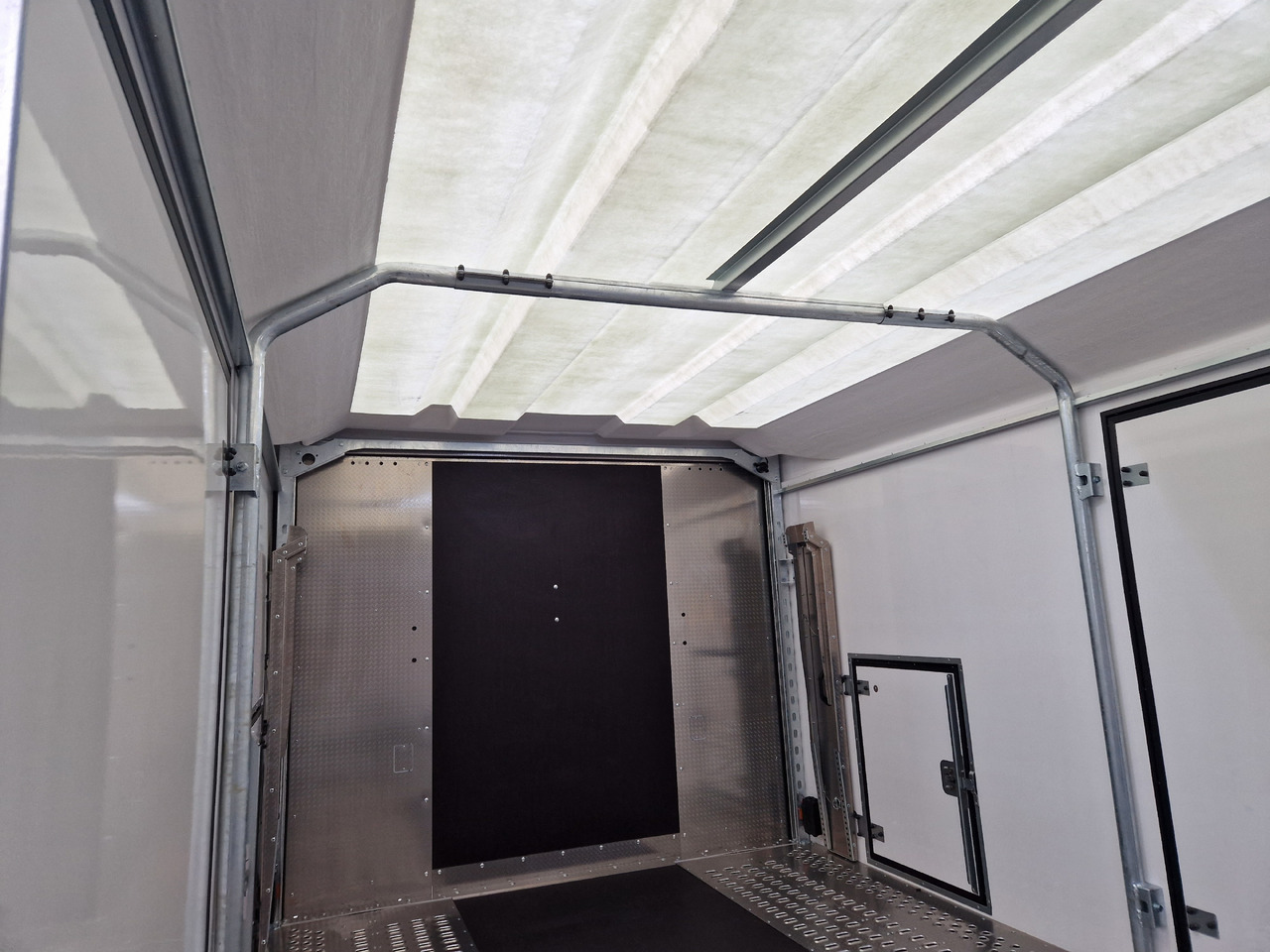 Remolque portavehículos BJT Race Transporter 6 396-3060 650x235x189cm black RFS ASR 13" 3500kg: foto 9