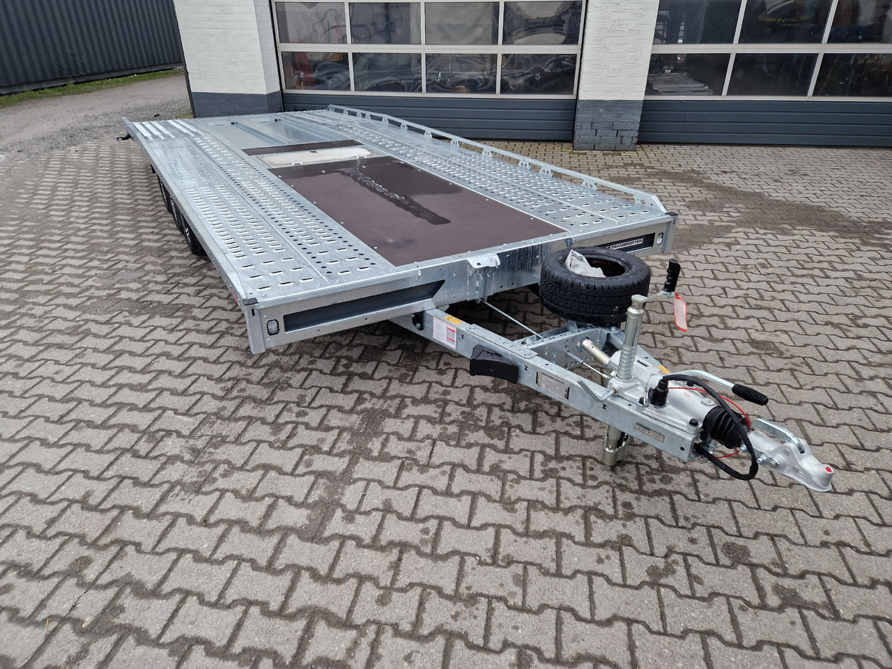 BJT T Transporter 231 550x224cm grau Tridem Alufelgen Auffahrrampen 180cm (XXL) 3500kg Aktion - Remolque porta maquinaria: foto 5 BJT T Transporter 231 550x224cm grau Tridem Alufelgen Auffahrrampen 180cm (XXL) 3500kg Aktion - Remolque porta maquinaria: foto 5