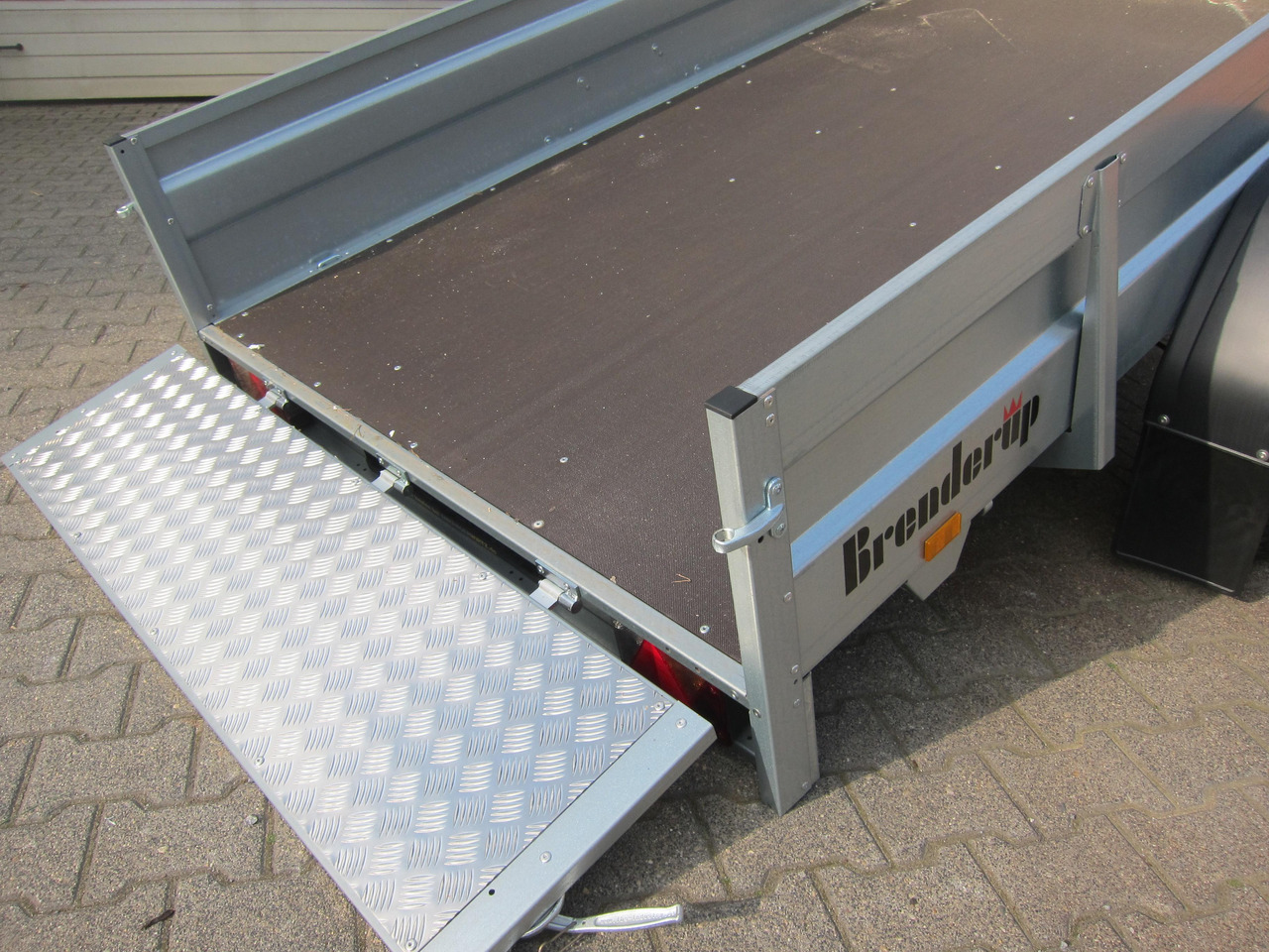 Brenderup 2260 WSB 258x153x40cm Stahl ankippbar Rampe extrabreit klappbare Vorderwand 1300kg - Remolque porta maquinaria: foto 1 Brenderup 2260 WSB 258x153x40cm Stahl ankippbar Rampe extrabreit klappbare Vorderwand 1300kg - Remolque porta maquinaria: foto 1