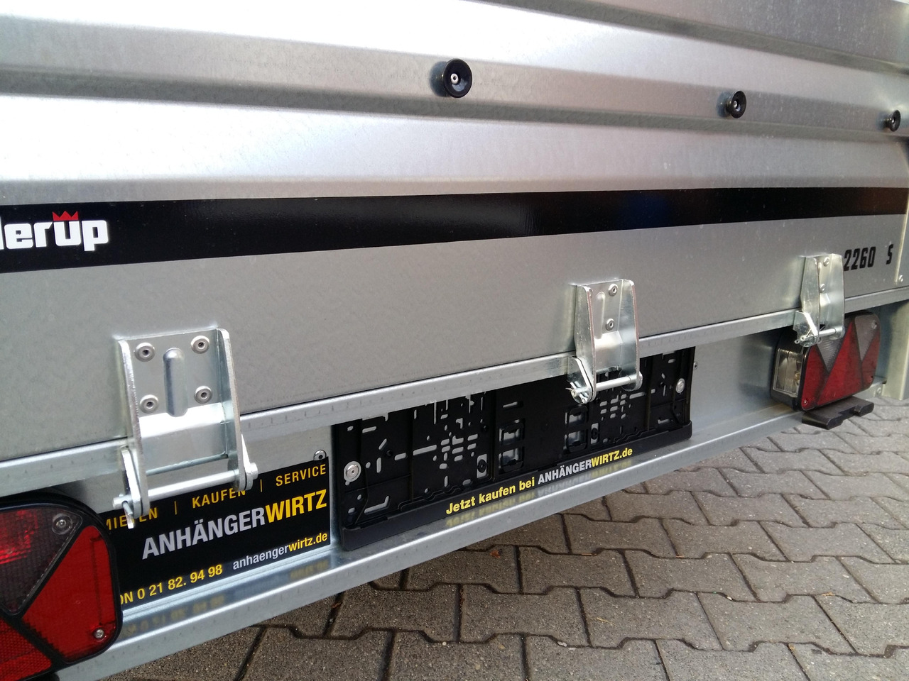 Brenderup 2300 WSB 301x153x40cm Stahl ankippbar Rampenklappe klappbare Vorderwand (M) 1300kg - Remolque porta maquinaria: foto 3 Brenderup 2300 WSB 301x153x40cm Stahl ankippbar Rampenklappe klappbare Vorderwand (M) 1300kg - Remolque porta maquinaria: foto 3