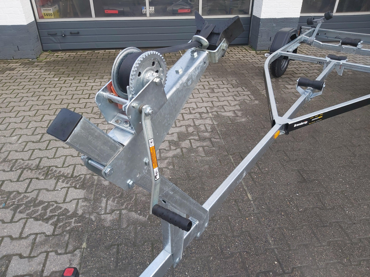 Brenderup Bootstrailer 750L UB Premium 180750UBL 750kg Winde 311959 Januar Online Aktion - Remolque para barco: foto 2 Brenderup Bootstrailer 750L UB Premium 180750UBL 750kg Winde 311959 Januar Online Aktion - Remolque para barco: foto 2