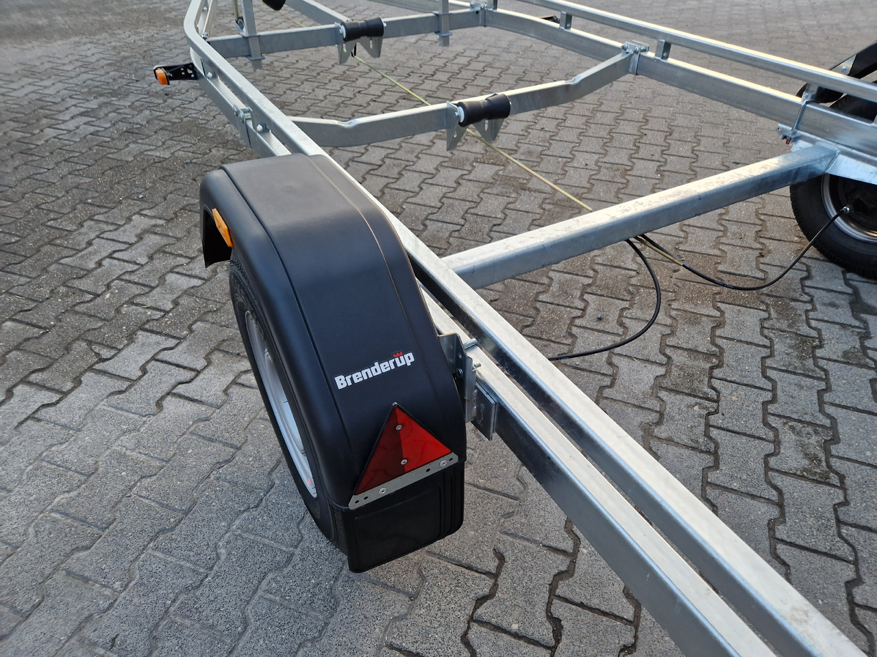 Brenderup Bootstrailer Premium 221800 B SR 1800 Superrollen Winde Boote bis 640cm 1800kg 312267 - Remolque para barco: foto 3 Brenderup Bootstrailer Premium 221800 B SR 1800 Superrollen Winde Boote bis 640cm 1800kg 312267 - Remolque para barco: foto 3