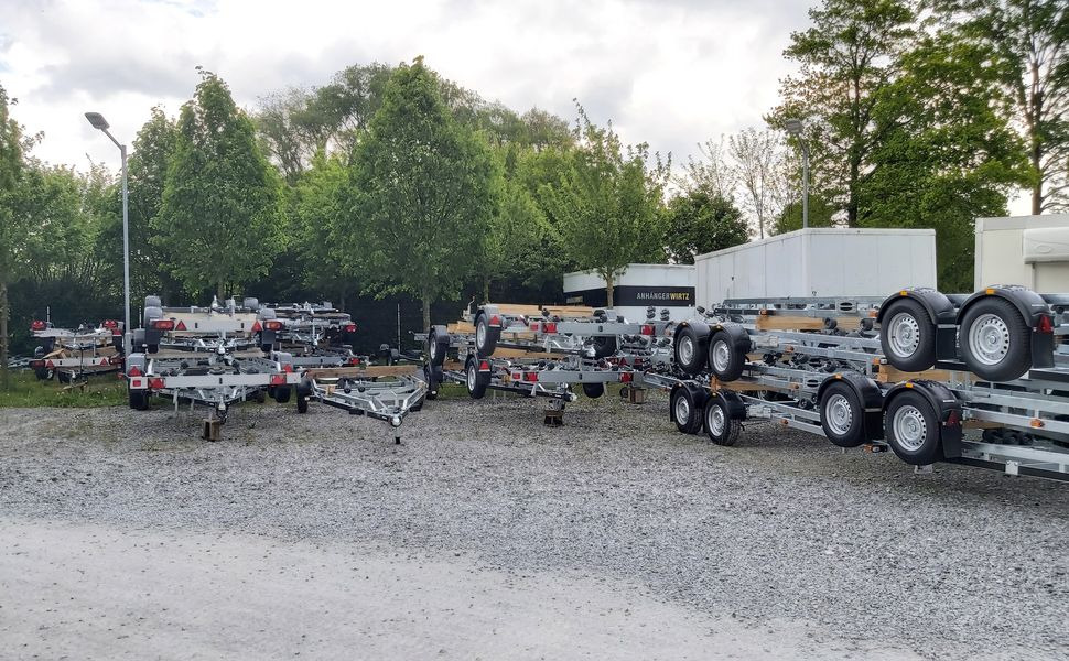 Brenderup Bootstrailer Premium 221800 B SRX - Line Superrollen Windenstand 1800kg Modell 2024 - Remolque para barco: foto 1 Brenderup Bootstrailer Premium 221800 B SRX - Line Superrollen Windenstand 1800kg Modell 2024 - Remolque para barco: foto 1