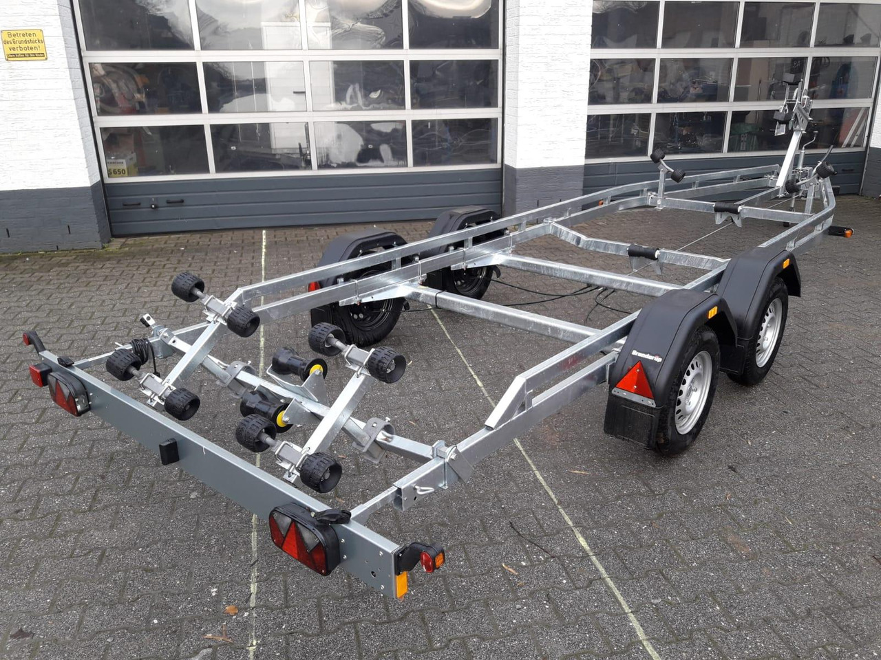 Brenderup Bootstrailer Premium 242000 TB SR 2000 Superrollen Winde Boote bis 650cm 2000kg 312268 - Remolque para barco: foto 2 Brenderup Bootstrailer Premium 242000 TB SR 2000 Superrollen Winde Boote bis 650cm 2000kg 312268 - Remolque para barco: foto 2