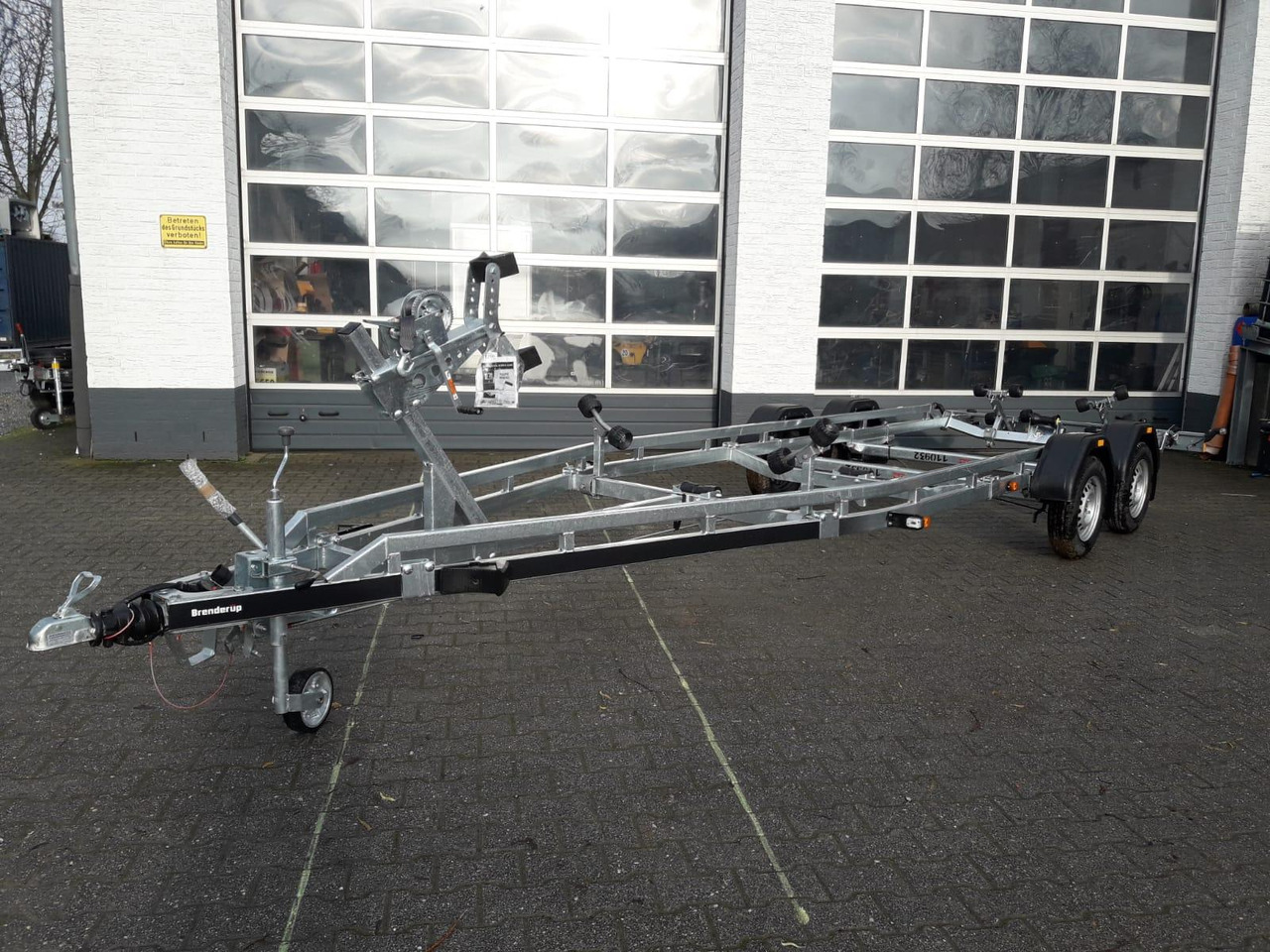 Brenderup Bootstrailer Premium 242000 TB SR 2000 Superrollen Winde Boote bis 650cm 2000kg 312268 - Remolque para barco: foto 1 Brenderup Bootstrailer Premium 242000 TB SR 2000 Superrollen Winde Boote bis 650cm 2000kg 312268 - Remolque para barco: foto 1