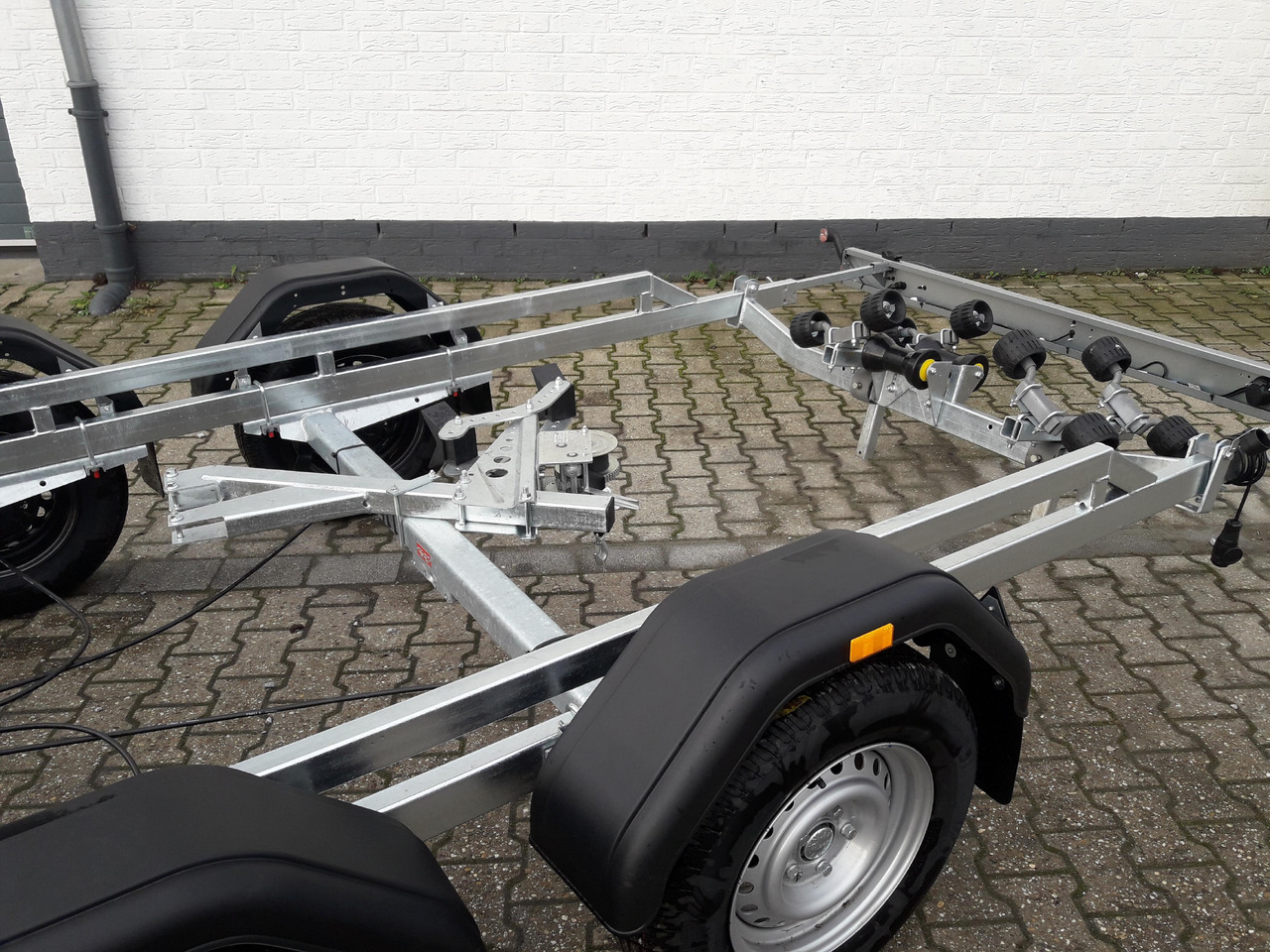 Brenderup Bootstrailer Premium 242500 TB SR 2500 Superrollen Winde 2500kg 312269 Modell 2024 - Remolque para barco: foto 3 Brenderup Bootstrailer Premium 242500 TB SR 2500 Superrollen Winde 2500kg 312269 Modell 2024 - Remolque para barco: foto 3