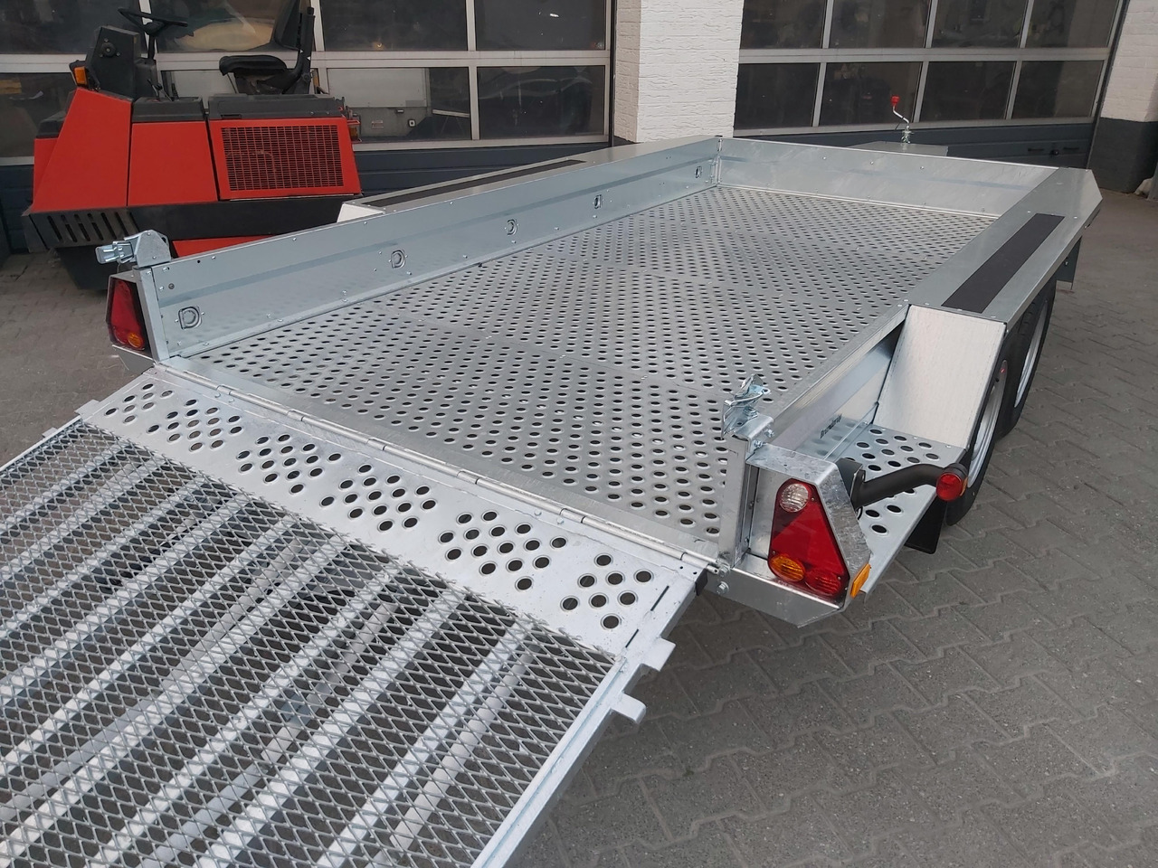 Brenderup MT 3651 MT3600 STB3500s 360x179x27cm Auffahrklappe Lochboden Stahl Reserverad 3500kg - Remolque porta maquinaria: foto 2 Brenderup MT 3651 MT3600 STB3500s 360x179x27cm Auffahrklappe Lochboden Stahl Reserverad 3500kg - Remolque porta maquinaria: foto 2