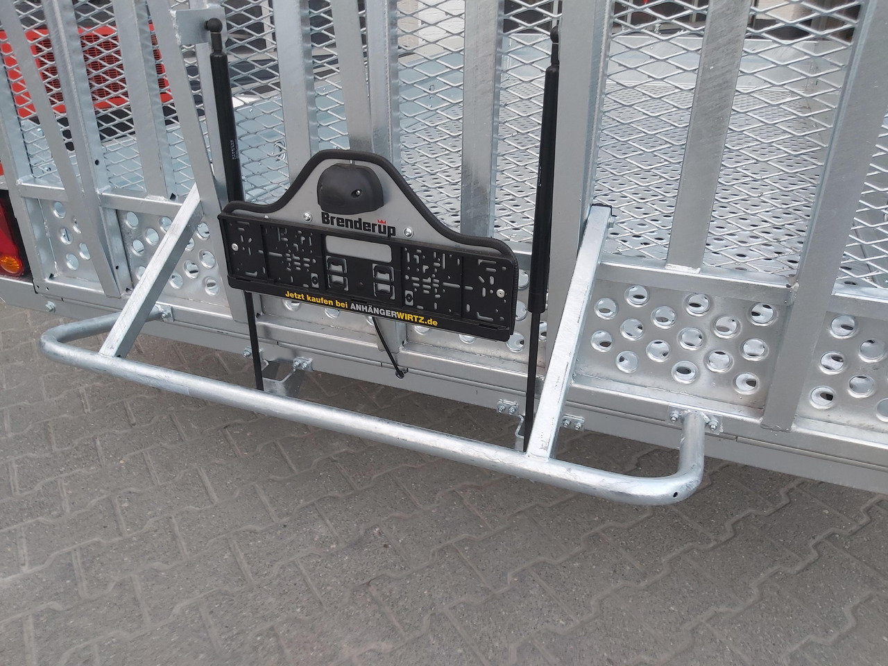 Brenderup MT 3651 MT3600 STB3500s 360x179x27cm Auffahrklappe Lochboden Stahl Reserverad 3500kg - Remolque porta maquinaria: foto 4 Brenderup MT 3651 MT3600 STB3500s 360x179x27cm Auffahrklappe Lochboden Stahl Reserverad 3500kg - Remolque porta maquinaria: foto 4