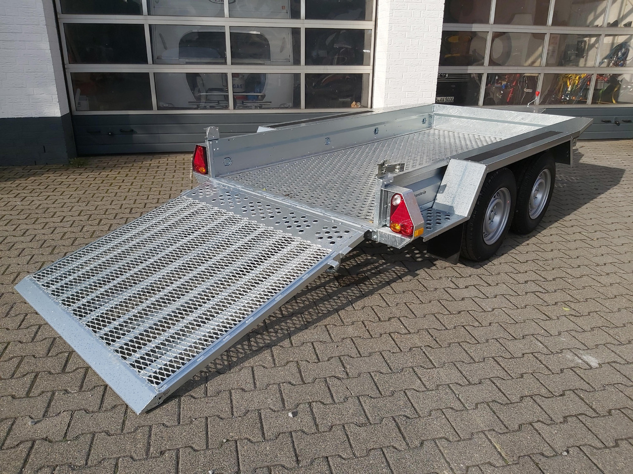 Brenderup Maschinentransporter MT 3080 STF 308x152x25cm Stahllochboden 3000kg - Remolque porta maquinaria: foto 1 Brenderup Maschinentransporter MT 3080 STF 308x152x25cm Stahllochboden 3000kg - Remolque porta maquinaria: foto 1