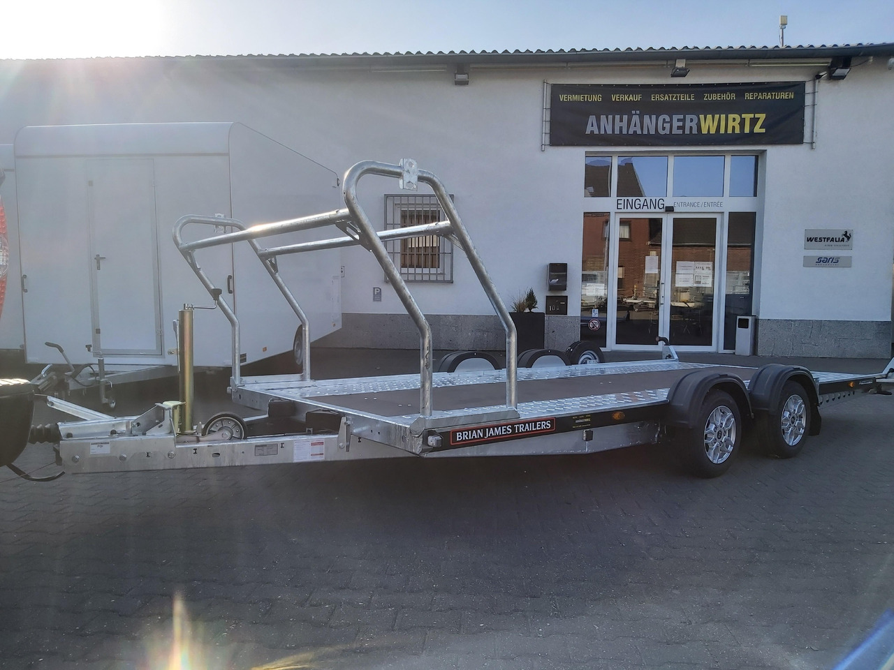 Brian James A4 Transporter 500x200cm blackline Alufelgen easy glide Rampen 240cm Reifenregal 3000kg - Remolque portavehículos: foto 3 Brian James A4 Transporter 500x200cm blackline Alufelgen easy glide Rampen 240cm Reifenregal 3000kg - Remolque portavehículos: foto 3