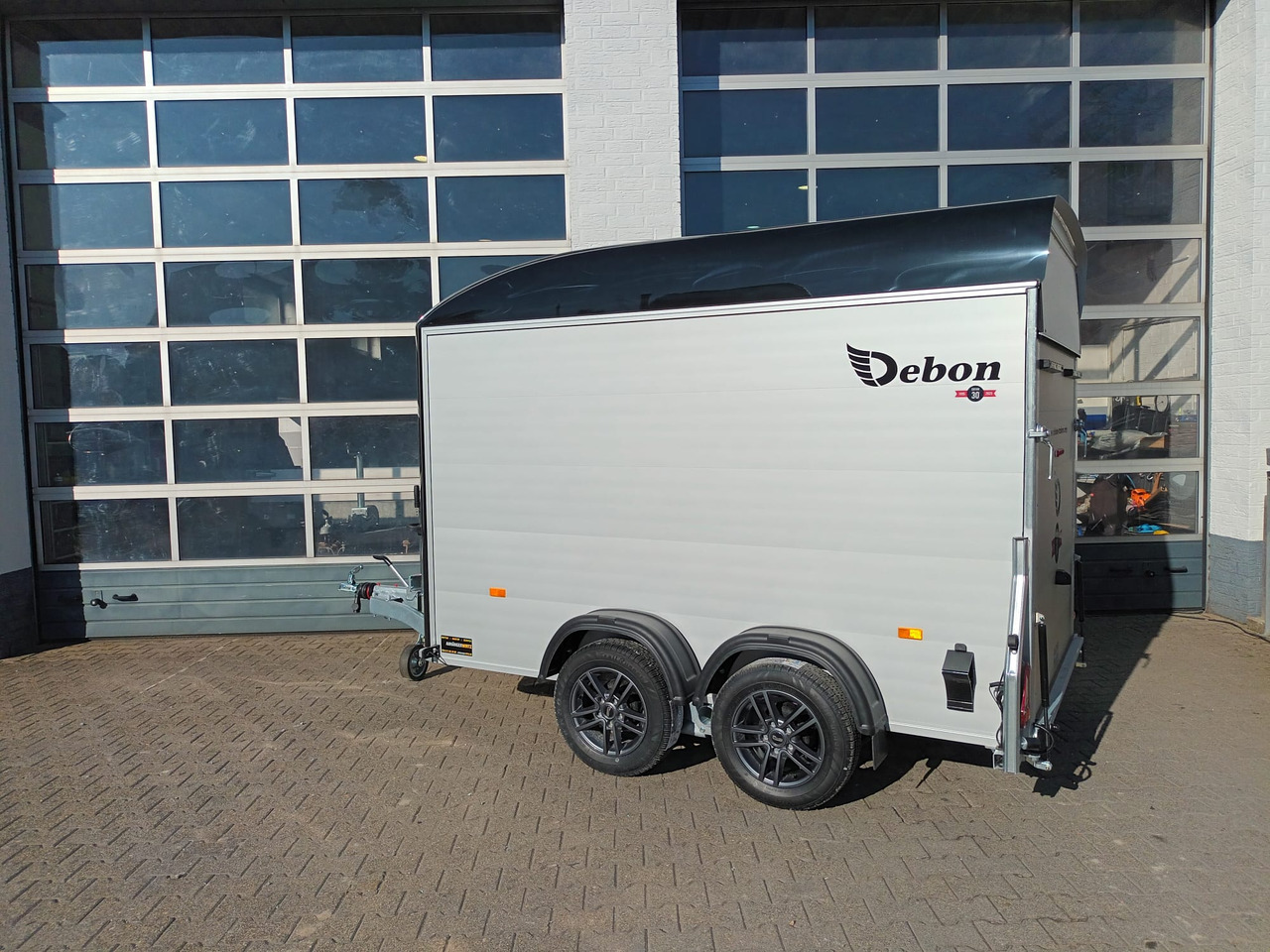 Cargo Roadster 500 312x167x199cm Alu Poly blackbeauty Alufelgen Seitentür Pullman 2000kg 100km/H - Remolque caja cerrada: foto 5 Cargo Roadster 500 312x167x199cm Alu Poly blackbeauty Alufelgen Seitentür Pullman 2000kg 100km/H - Remolque caja cerrada: foto 5