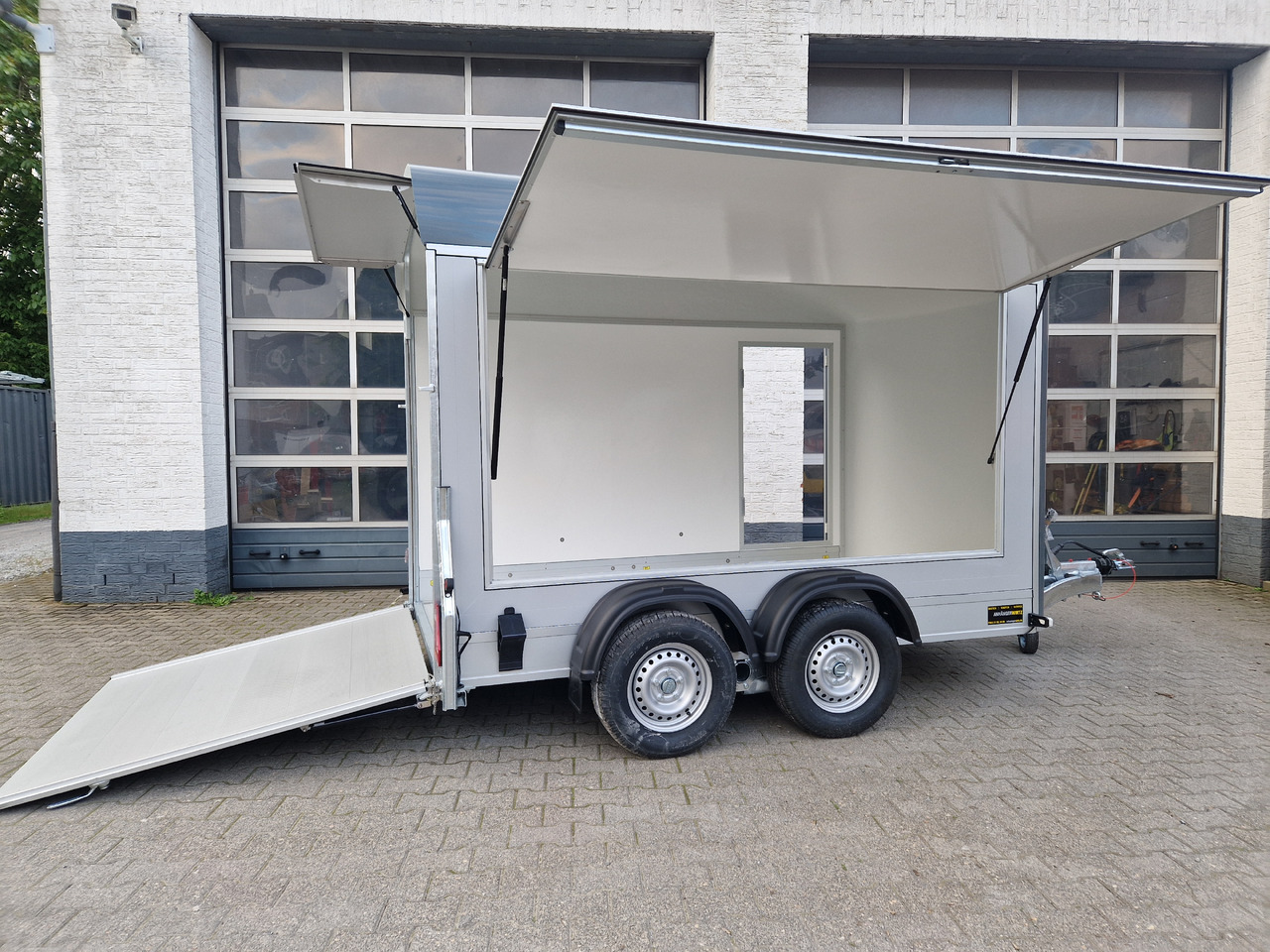Cargo Roadster 500 312x167x199cm Sandwich Poly irongrey Seitenklappe Seitentür 2000kg Pullman 100km - Remolque caja cerrada: foto 2 Cargo Roadster 500 312x167x199cm Sandwich Poly irongrey Seitenklappe Seitentür 2000kg Pullman 100km - Remolque caja cerrada: foto 2