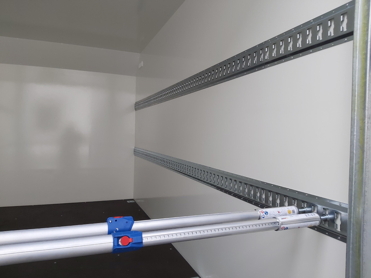Remolque caja cerrada Hochlader Koffer TFSP 360T.00 360x200x210cm aero Zurrsystem IL (L) 2700kg 100km/H: foto 9