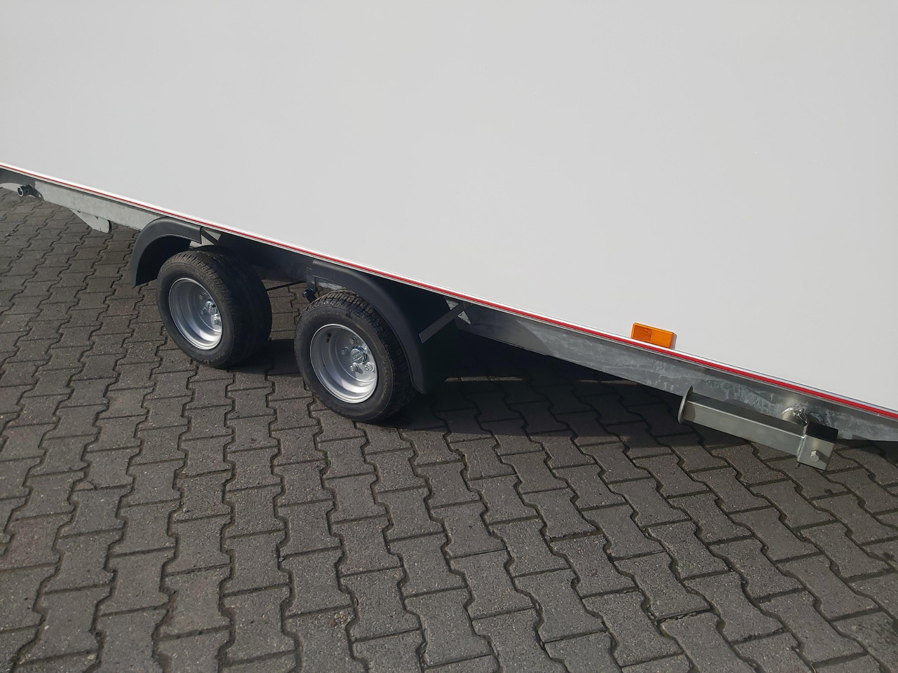 Remolque caja cerrada Hochlader Koffer TFSP 420T.01 420x200x210cm aero Zurrsys. Seitentür Heckrampe 10" 100km/H 2700kg: foto 8